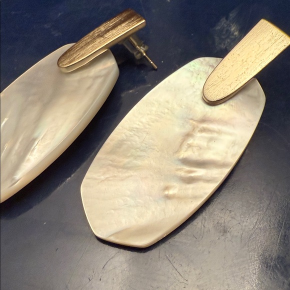 Kendra Scott Earrings - Picture 2 of 3